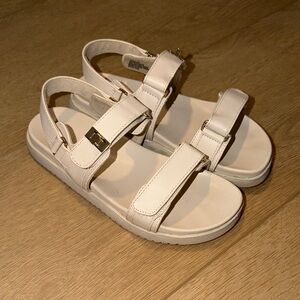 Kids White Strappy Steve Madden Sandals with Gold Accent